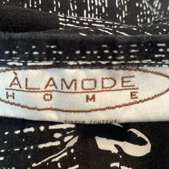 Cover the World Pillow cover. Accent pillow or Make classic wall hanging. - Picture 4 of 5